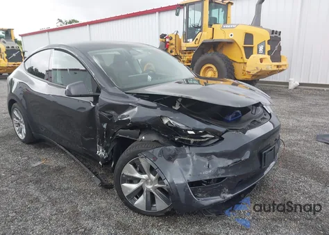 2024 Tesla Model Y from USA, damaged, VIN 7SAYGDEE3RA262510